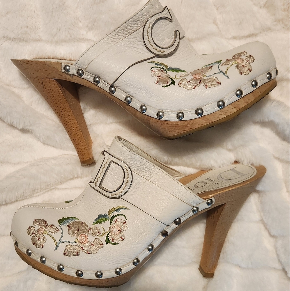 Embroidered White Leather Women's Clogs